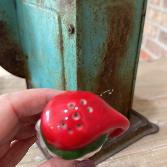 Santa Salt n Pepper Shakers - Picture 2 of 14